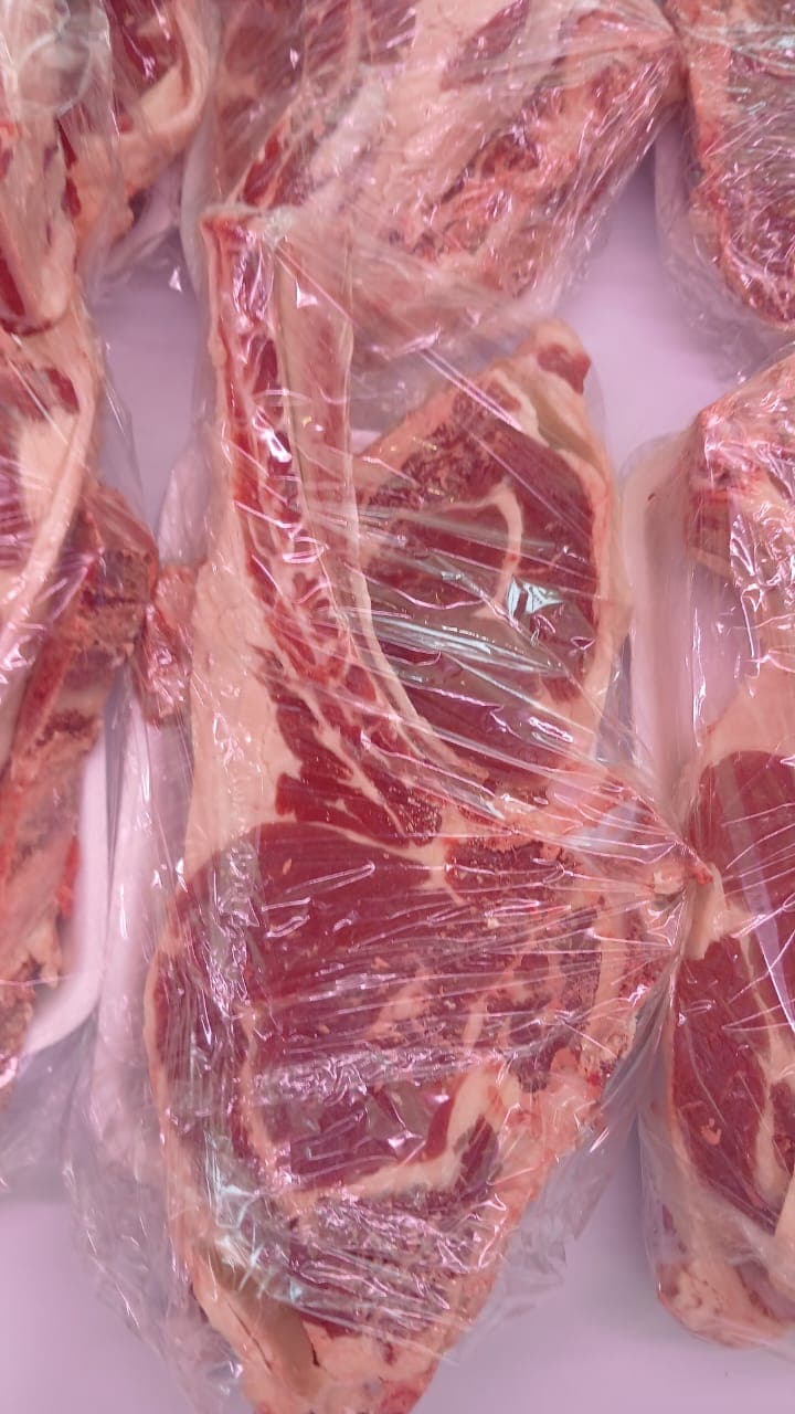 Pièces de bœuf emballées sous film